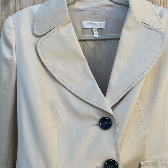 ESCADA blazer! Sits at hip-Worn with love, I’m sorry I haven’t ironed, read why - Picture 8 of 16